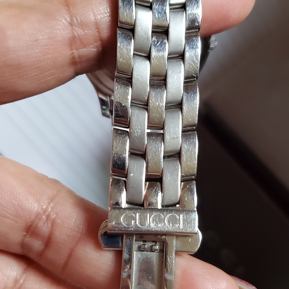 Authentic GUCCI STAINLESS STEEL LADIRS WATCH - Picture 9 of 12